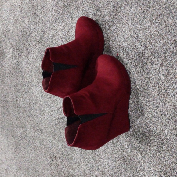 Suede Wedge Heel Woman Booties - Picture 2 of 8